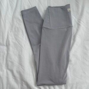 Vuori Women's Gray Ribbed Leggings